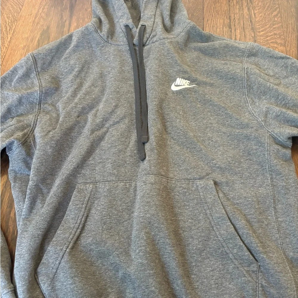 Nike men’s dark gray sweatshirt